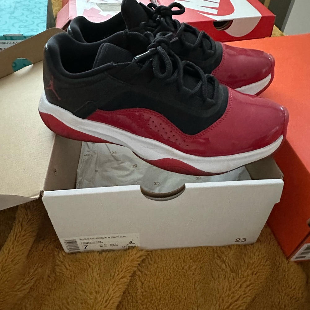 Jordan Women's Air Jordan 11 CMFT Low - Black, Red, White - Picture 2 of 2